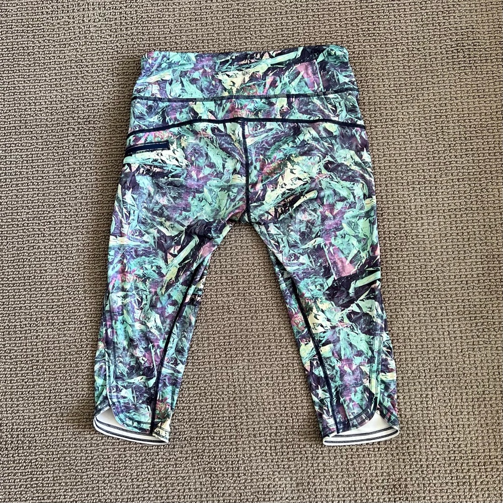 Lululemon Top Speed Crop 8 - Picture 7 of 10